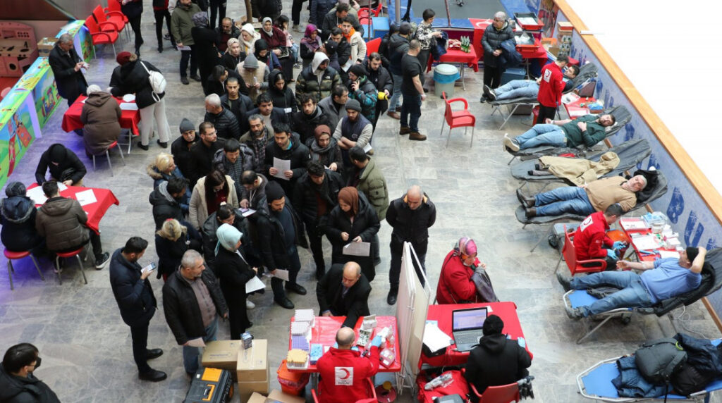 Eyüpsultan'da yardım noktaları doldu taştı