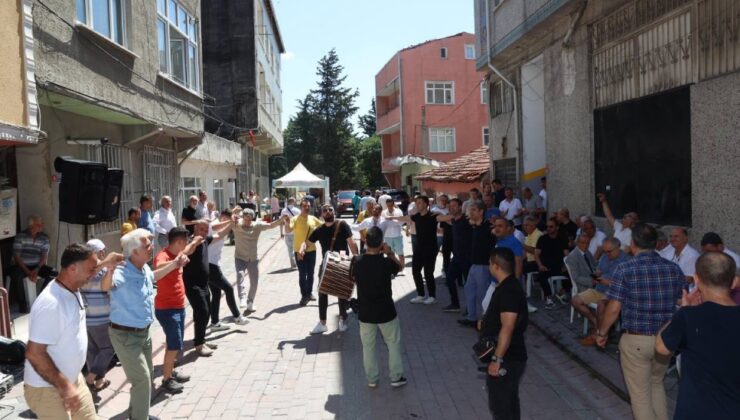 Kentsel dönüşüme giren evlerini davul zurnayla teslim ettiler