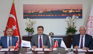 İstanbul İl Milli Eğitim Müdürlüğü, İTÜ ve Uyumsoft, teknolojik zekâya sahip liseli öğrencileri yetiştirme programı için iş birliği yaptı