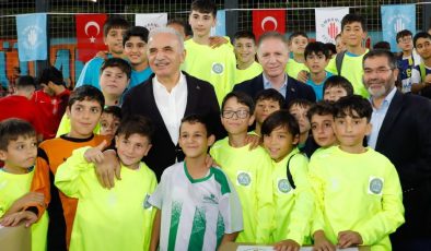 ÜMRANİYE BELEDİYESİ’NDEN AMATÖR SPOR KULÜPLERİNE BÜYÜK DESTEK