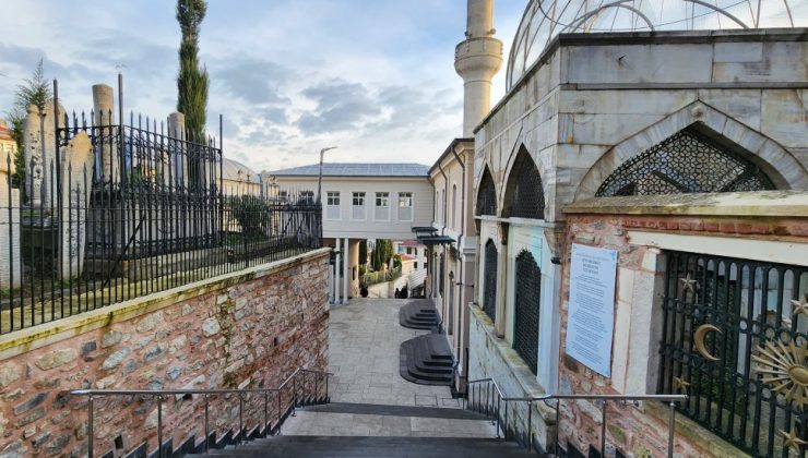 Aziz Mahmud Hüdayi Hazretleri Türbesi ve Camii Her gün Binlerce Kişi Tarafından Ziyaret Ediliyor
