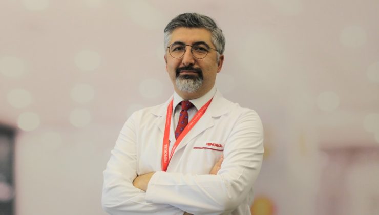 BOYUNDA ELE GELEN KİTLE, AĞIZDA YARA VE SES KISIKLIĞI KANSER HABERCİSİ OLABİLİR!