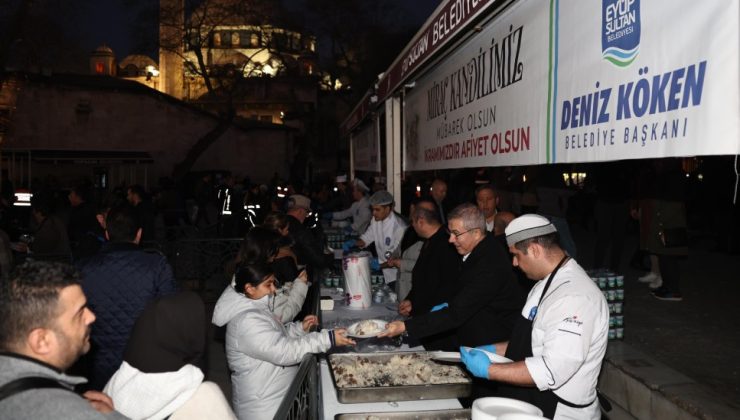 Miraç Kandili Eyüp Sultan’da dualarla ihya edildi