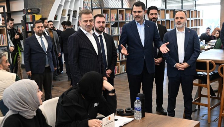 MURAT KURUM, FARİKA KİTAPLI KAHVE-2’DE GENÇLERLE BULUŞTU