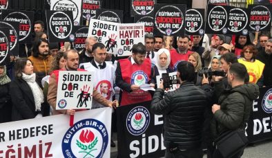 Gaziosmanpaşa’da Öğretmene Şiddet Protesto Edildi