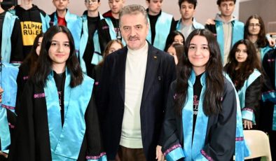 Gaziosmanpaşa’da 5.160 Lise Öğrencisine “Mezuniyet Albümü ve Nakdi Eğitim Desteği”