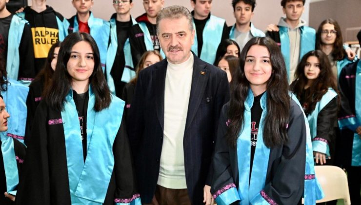 Gaziosmanpaşa’da 5.160 Lise Öğrencisine “Mezuniyet Albümü ve Nakdi Eğitim Desteği”