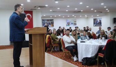 Gaziosmanpaşa Belediye Başkanı Hasan Tahsin Usta, Kuaför Esnafını Ağırladı