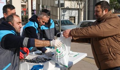 GAZİOSMANPAŞA’DA SAĞLIK ÇALIŞANLARINA VE HASTA YAKINLARINA BALIK İKRAMI