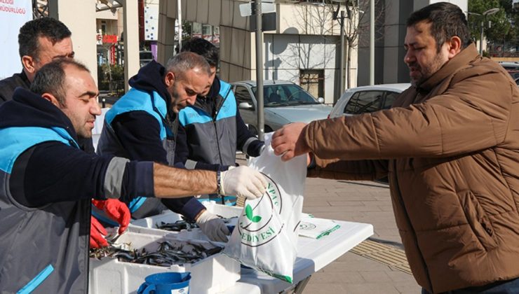 GAZİOSMANPAŞA’DA SAĞLIK ÇALIŞANLARINA VE HASTA YAKINLARINA BALIK İKRAMI