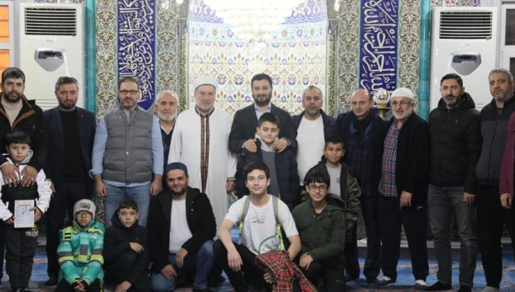 KÂĞITHANE’DE GENÇLİK UYANIYOR, DUADA BULUŞUYOR