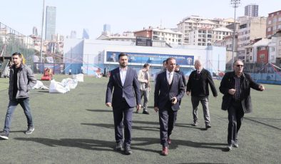KÂĞITHANE’DEKİ TÜM FUTBOL SAHALARI YENİLENİYOR