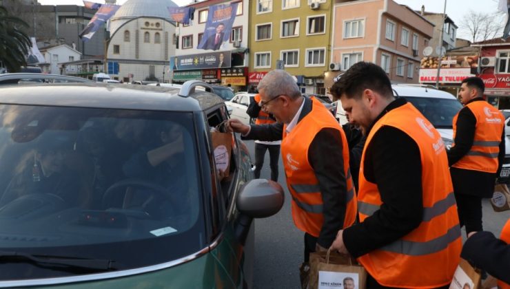Eyüpsultan Belediyesi’nden trafikte kalanlara iftariyelik ikramı