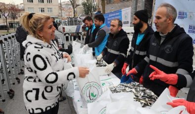 Gaziosmanpaşa Belediyesi’nden İftar Sofralarına Balık İkramı