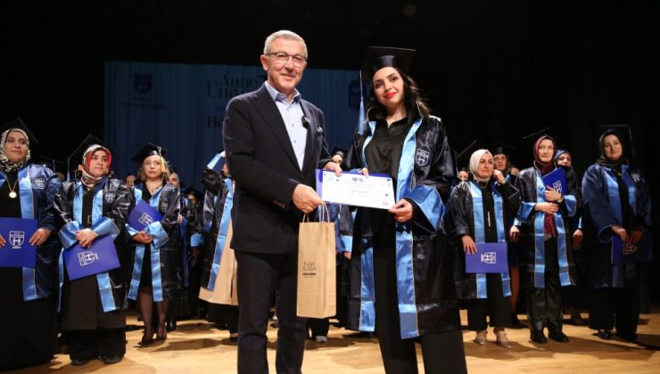 Eyüpsultan Belediyesi, Anne Üniversitesi ilk mezunlarını verdi