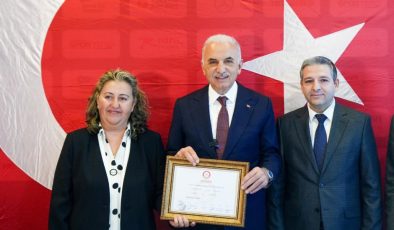 ÜMRANİYE BELEDİYE BAŞKANI İSMET YILDIRIM MAZBATASINI ALDI