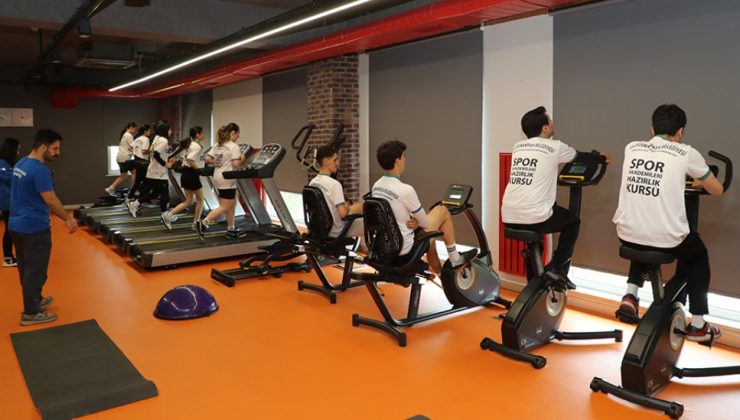 GAZİOSMANPAŞA BELEDİYESİ, GENÇLERİ BESYO VE PMYO SINAVLARINA HAZIRLIYOR