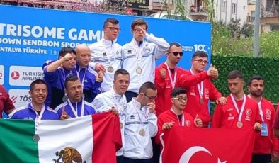 ÜMRANİYELİ DOWN SENDROMLU SPORCULAR TÜRKİYE REKORU KIRDI