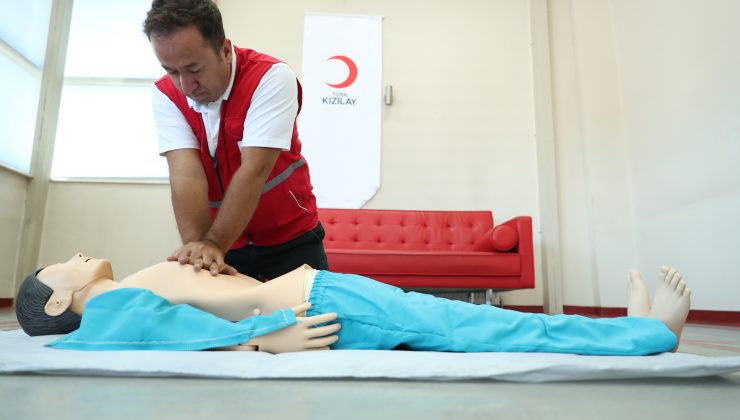 Kızılay her evde bir ilk yardımcı hedefine eğitimlerle yaklaşıyor