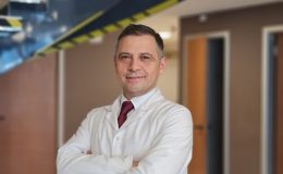 YÜRÜRKEN GENEL ANİ BACAK AĞRISINA DİKKAT!