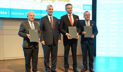 Turquality ve marka programı mezunları törende diplomalarını aldı