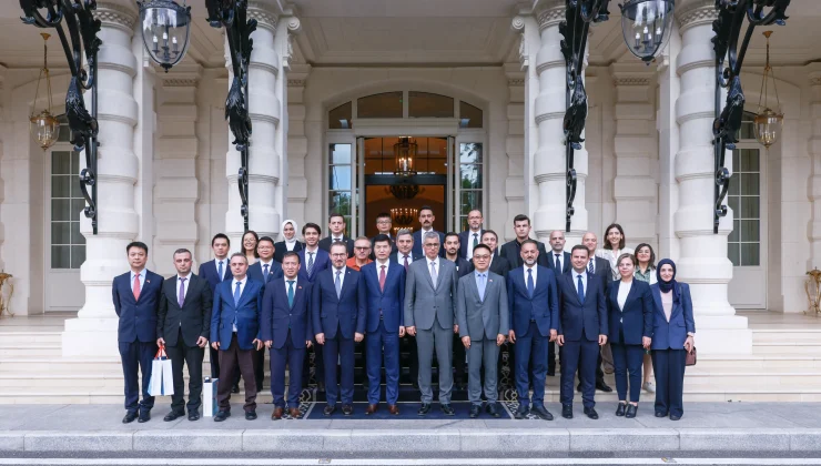 Sağlık Bakanı Memişoğlu Huawei’in Çin’deki genel merkezini ziyaret etti