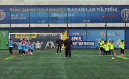 KIŞ SPOR OKULLARINDA FUTBOL ANTRENMANLARI TÜM HIZIYLA SÜRÜYOR