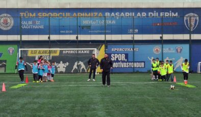 KIŞ SPOR OKULLARINDA FUTBOL ANTRENMANLARI TÜM HIZIYLA SÜRÜYOR