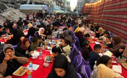 Türk Kızılay Gazze’de Ramazan’ın İlk İftar Sofrasını Kurdu