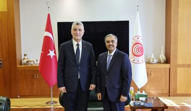 Ticaret Bakanı Ömer Bolat, D-8 Genel Sekreteri Büyükelçi Mahmood’u Kabul Etti