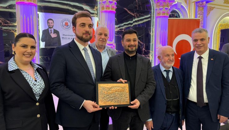 BAŞKAN ÖZTEKİN PRİZREN’DE RUMELİ TÜRKLERİYLE AYNI SOFRAYI PAYLAŞTI