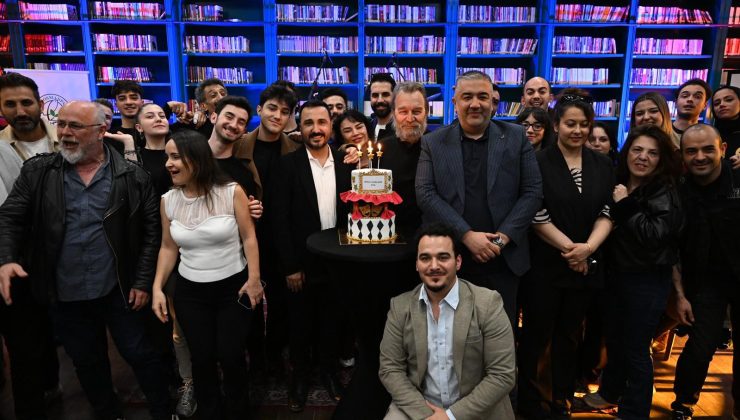 DÜNYA TİYATRO GÜNÜ, GAZİOSMANPAŞA’DA DOĞAÇLAMA TİYATRO ETKİNLİĞİ İLE KUTLANDI