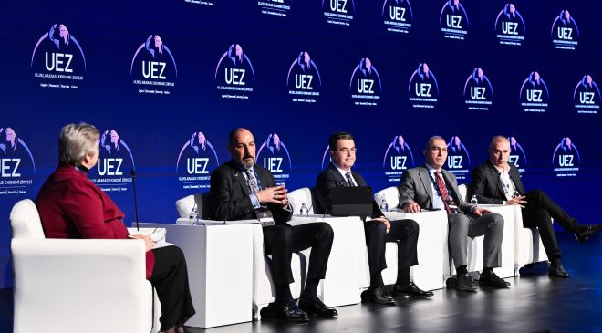 Belirsizliğin Normalleştiği Bu Dönemde Liderlik Ön Plana Çıkıyor