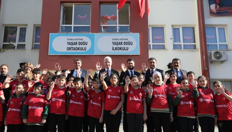 İSTANBUL VALİSİ DAVUT GÜL KÂĞITHANE’DE ÖĞRENCİLERLE BİR ARAYA GELDİ