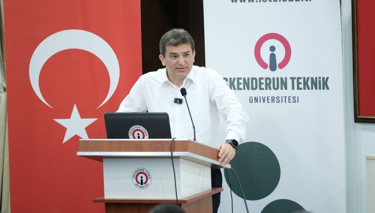 Prof. Dr. Murat Yalçıntaş, “Yeni Altay’ın Bilinmeyen Hikayesi” kitabını üniversiteliler için imzaladı