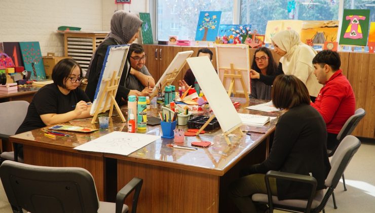 ENGELLİ BİREYLER KÂĞITHANE’DE SANAT VE EĞİTİMLE GÜÇLENİYOR