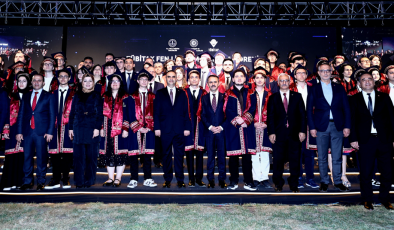 TÜBİTAK Fen Lisesi İlk Mezunlarını Verdi: 84 Öğrenci Diplomalarını Bakan Kacır’dan Aldı