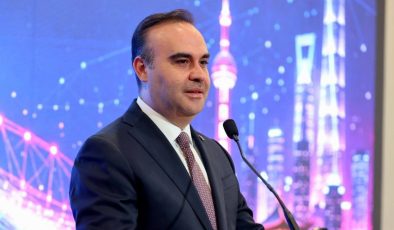 Türk bilim insanları Kuzey Kutbu’ndaki deniz buzu hattına ulaştı