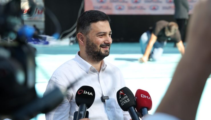 Kâğıthane’de Uluslararası Halk Oyunları Festivali kültürleri aynı sahnede buluşturdu