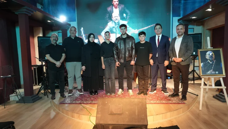 GAZİOSMANPAŞA’DA NEŞET ERTAŞ’A VEFA GECESİ: BÜYÜK USTA GENÇLERİN SESİYLE ANILDI