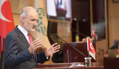 Şekib Avdagiç’ten Ekonomide YENİ Dönem Çağrısı: “ENFLASYONU Düşürürken Üretimi KAYBEDEMEYİZ”