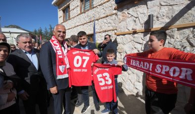 BAKAN ERSOY BABA OCAĞINDA İKİ YENİ ESERİN AÇILIŞINI YAPTI