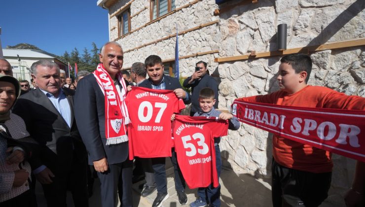 BAKAN ERSOY BABA OCAĞINDA İKİ YENİ ESERİN AÇILIŞINI YAPTI