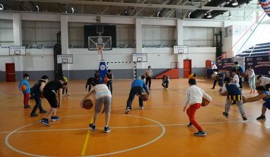 KIŞ SPOR OKULLARI ÇOCUKLARIN GELİŞİMİNE KATKI SAĞLIYOR