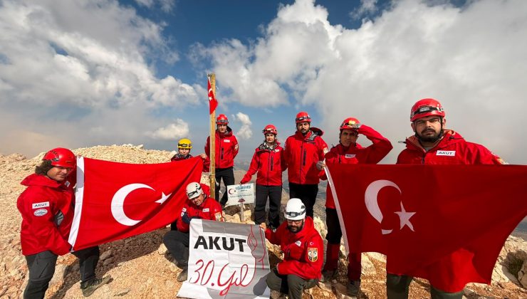 AKUT, 30’uncu kuruluş yılını Anadolu’nun 30 zirvesine tırmanarak kutladı