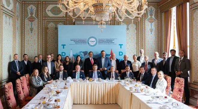 Ürünlerimiz; sınırların ötesine geçiyor; iş insanları geçemiyor.