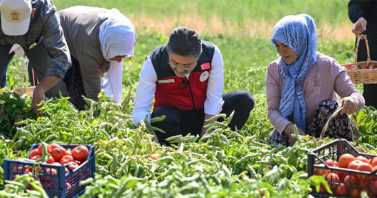 BAKAN YUMAKLI’DAN DÜNYA KADIN ÇİFTÇİLER GÜNÜ MESAJI